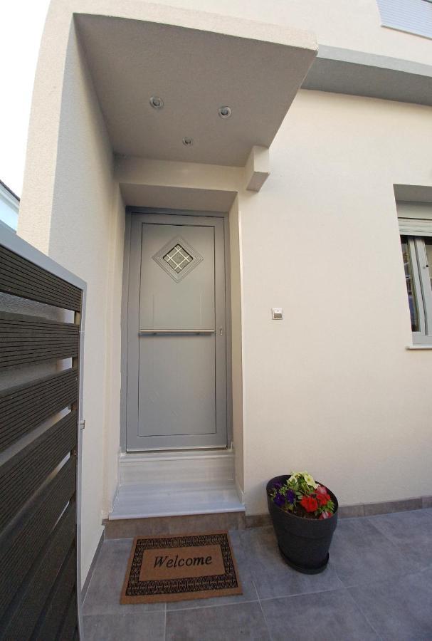 Doukas Home Mytilene Luaran gambar